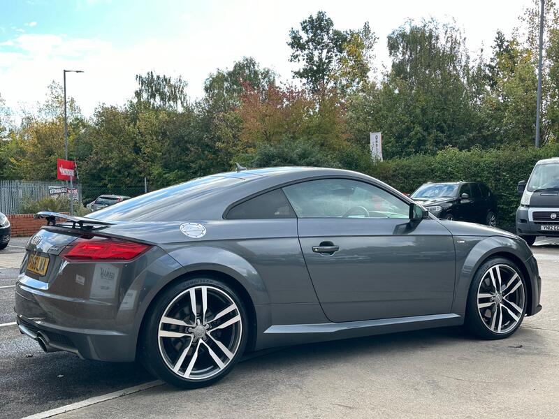 AUDI TT