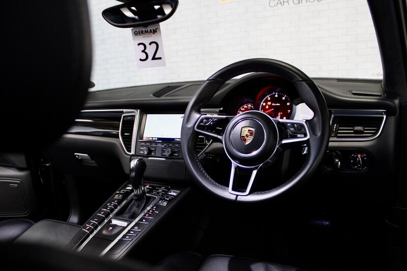 PORSCHE MACAN