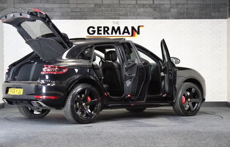 PORSCHE MACAN