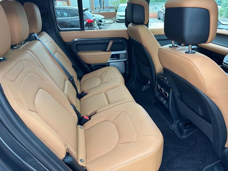 LAND ROVER DEFENDER 130