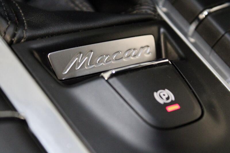 PORSCHE MACAN