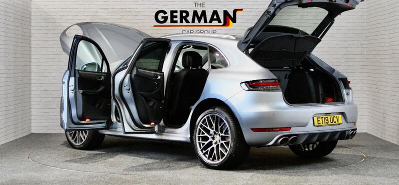 PORSCHE MACAN