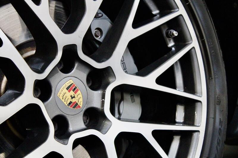 PORSCHE MACAN