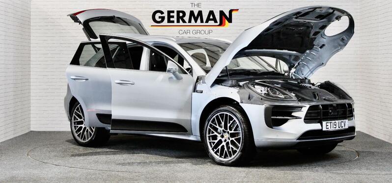 PORSCHE MACAN