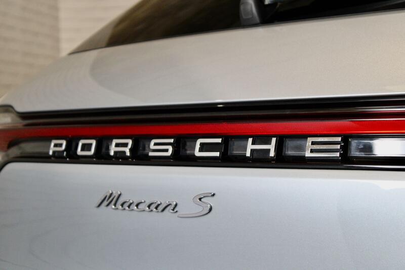 PORSCHE MACAN