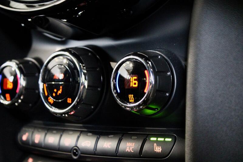 MINI HATCH