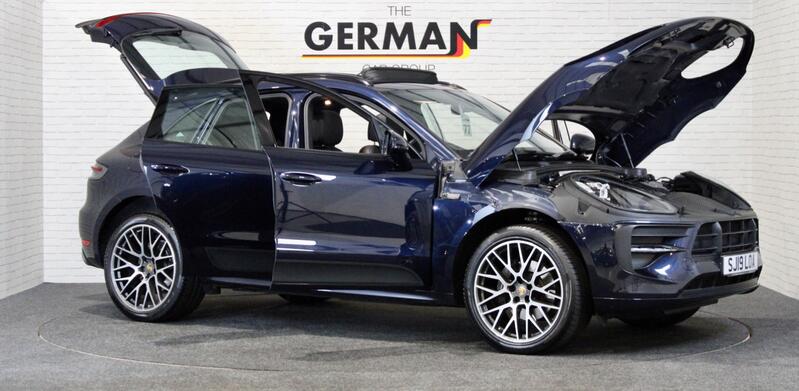 PORSCHE MACAN