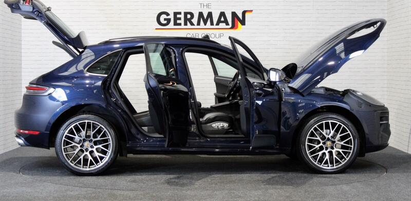 PORSCHE MACAN