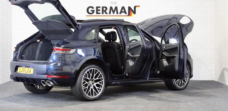 PORSCHE MACAN