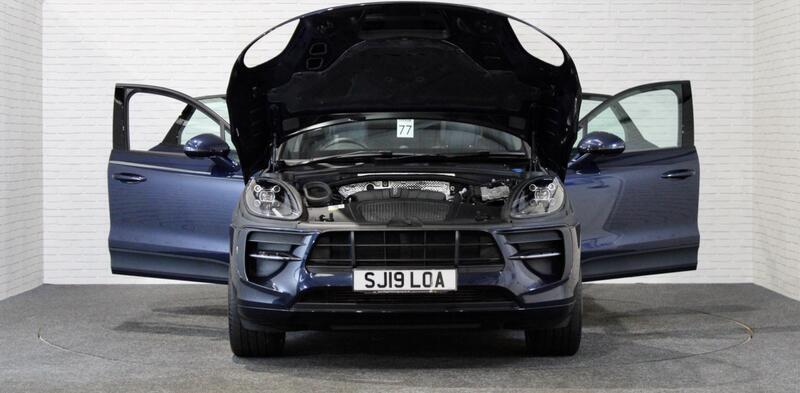 PORSCHE MACAN