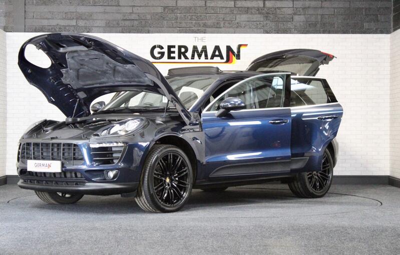 PORSCHE MACAN