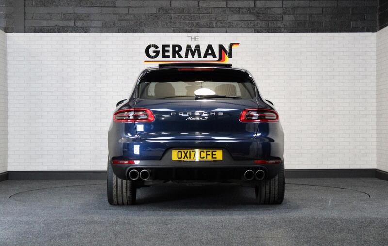 PORSCHE MACAN