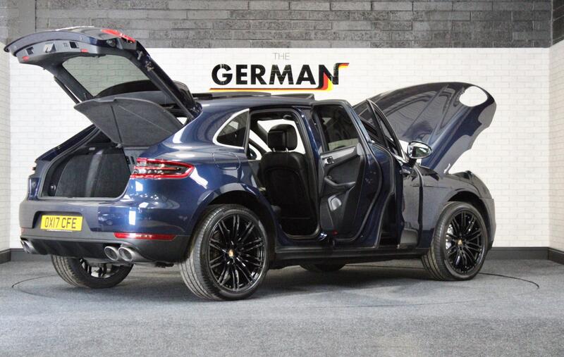 PORSCHE MACAN