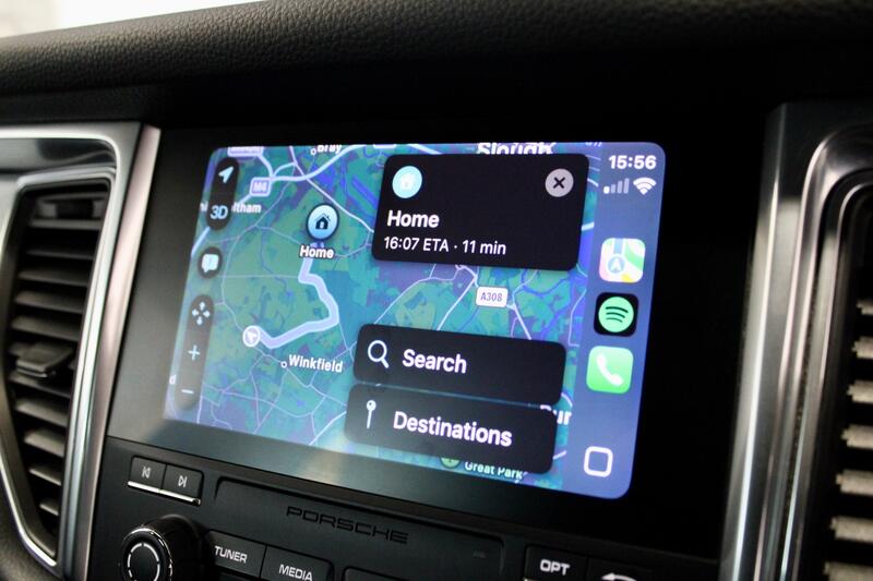 PORSCHE MACAN