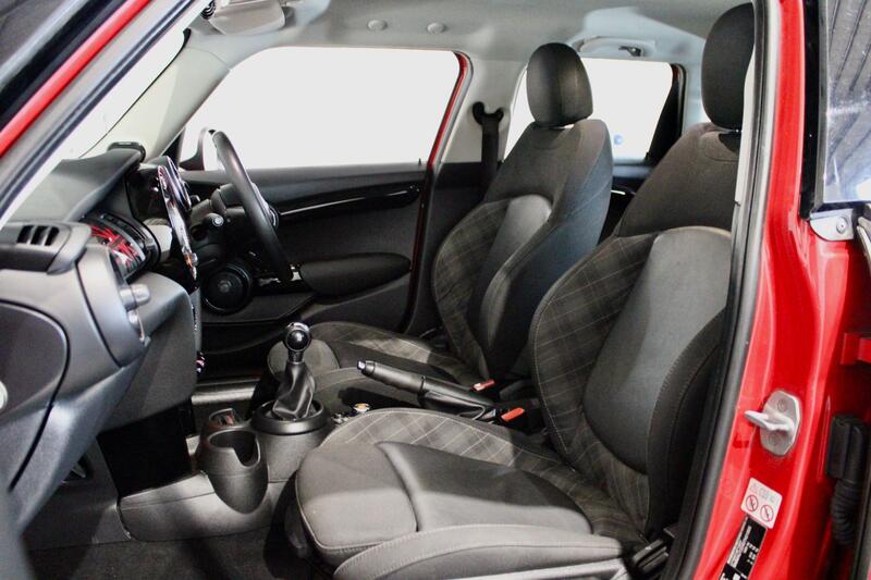 MINI HATCH
