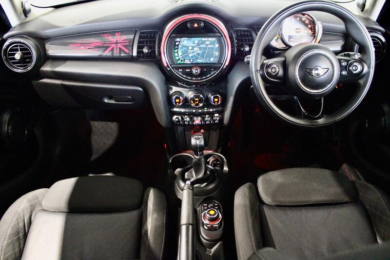 MINI HATCH