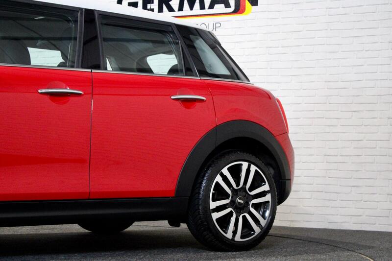 MINI HATCH