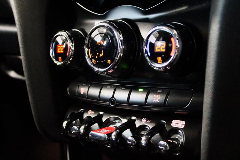 MINI HATCH
