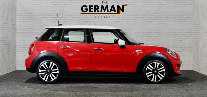 MINI HATCH