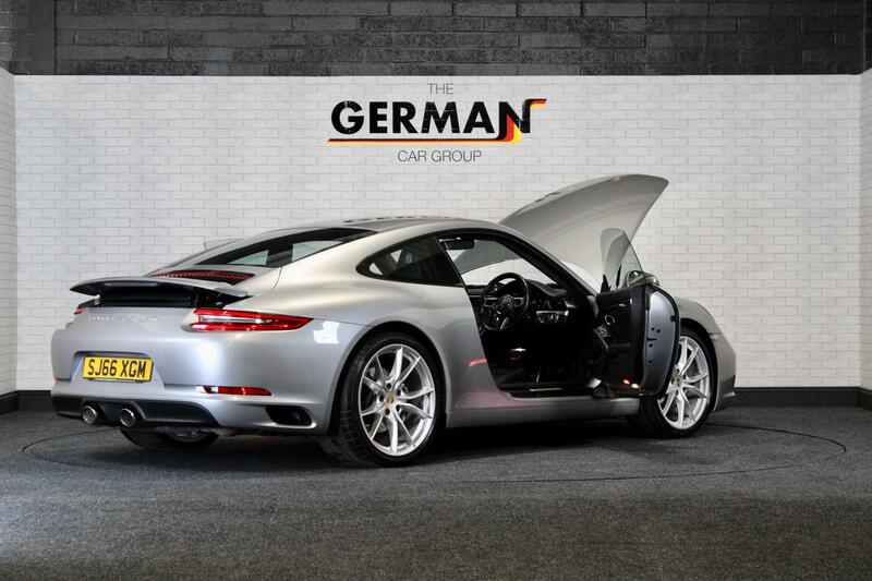 PORSCHE 911