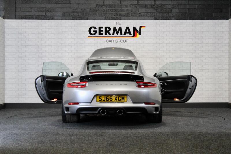 PORSCHE 911
