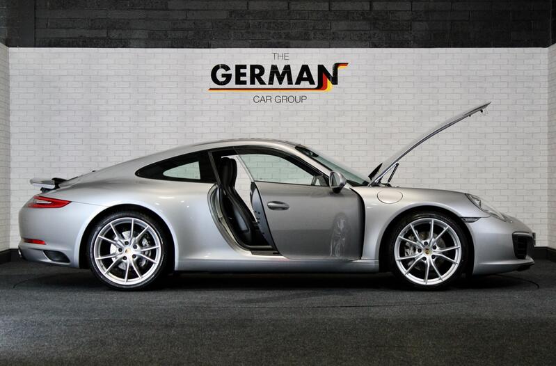 PORSCHE 911