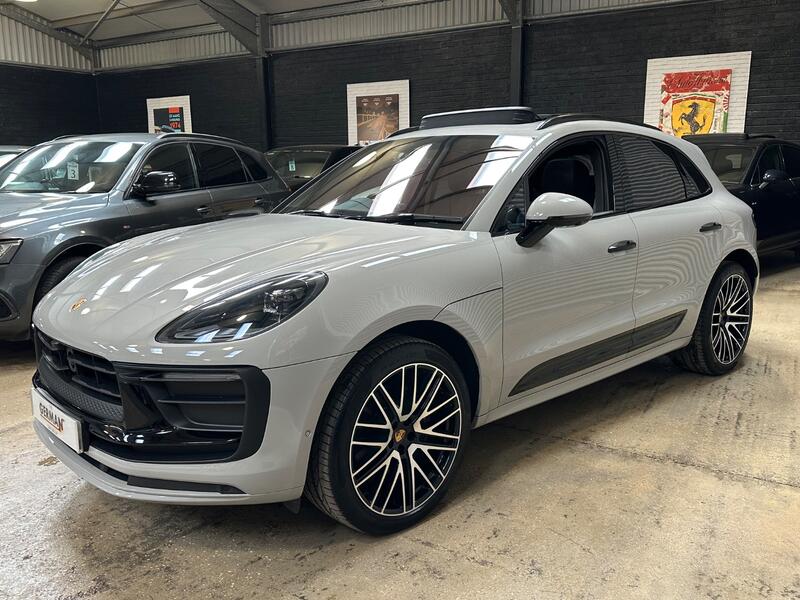 PORSCHE MACAN