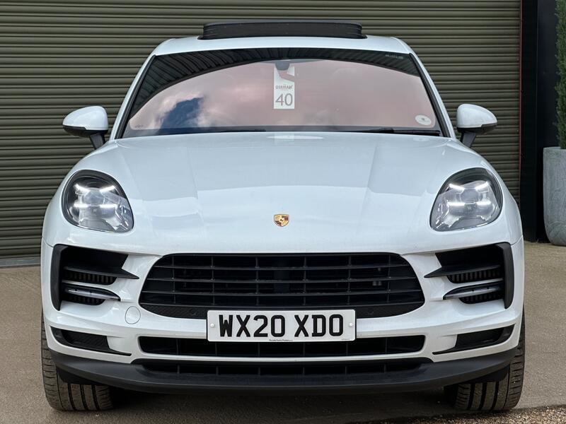 PORSCHE MACAN