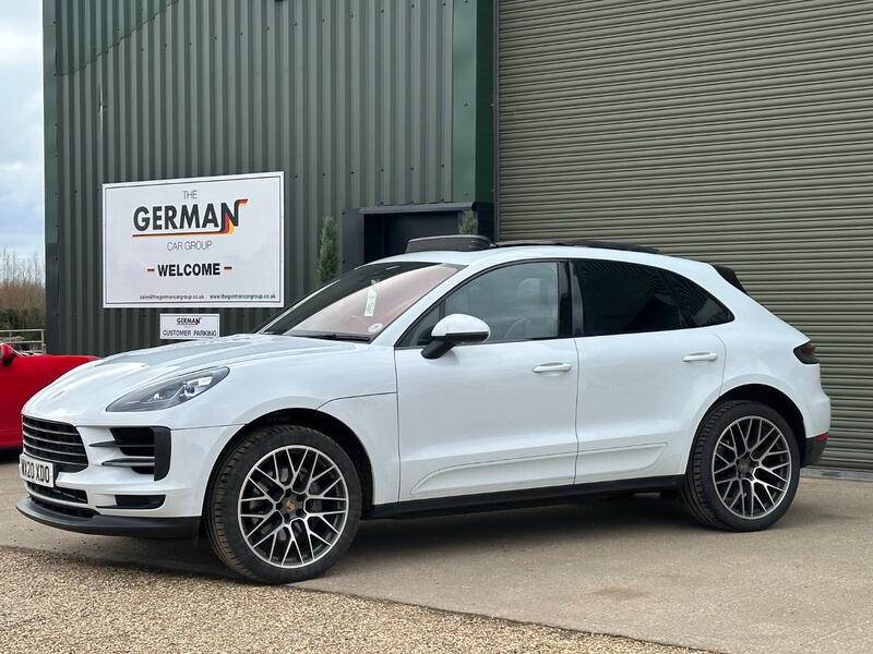 PORSCHE MACAN