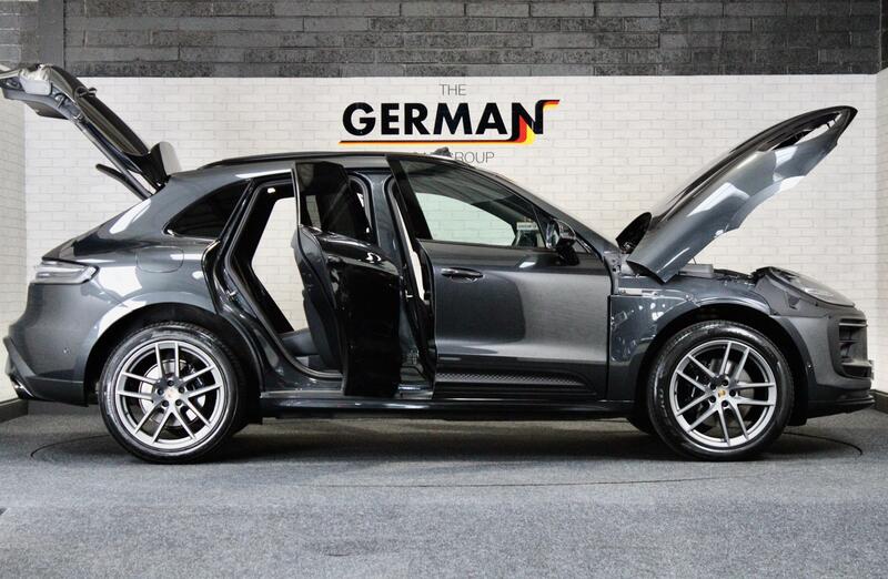 PORSCHE MACAN