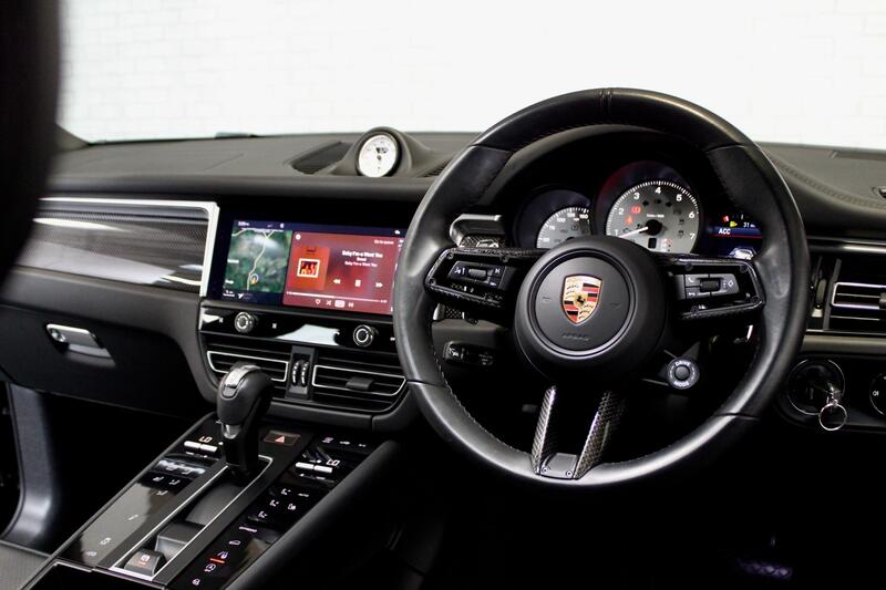 PORSCHE MACAN