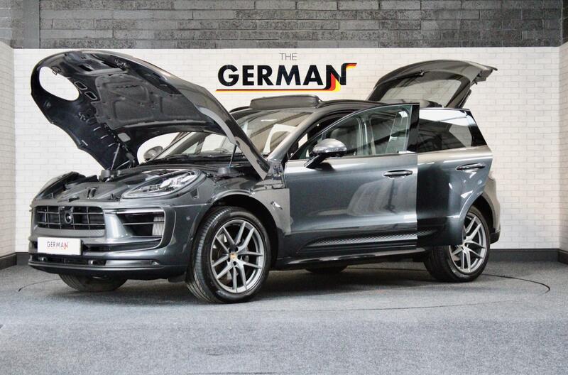 PORSCHE MACAN