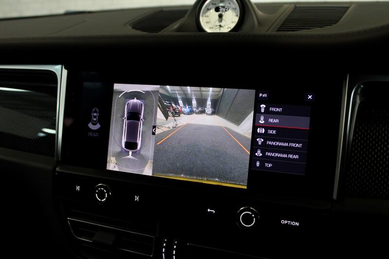 PORSCHE MACAN