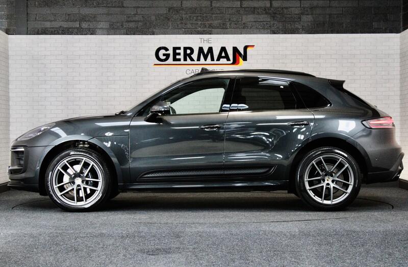 PORSCHE MACAN