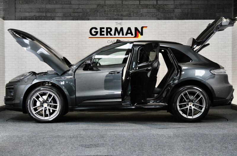 PORSCHE MACAN
