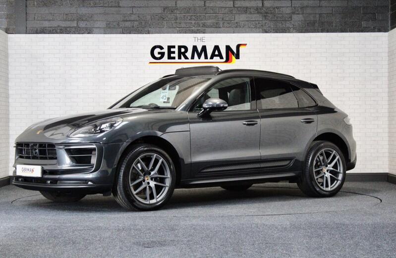 PORSCHE MACAN
