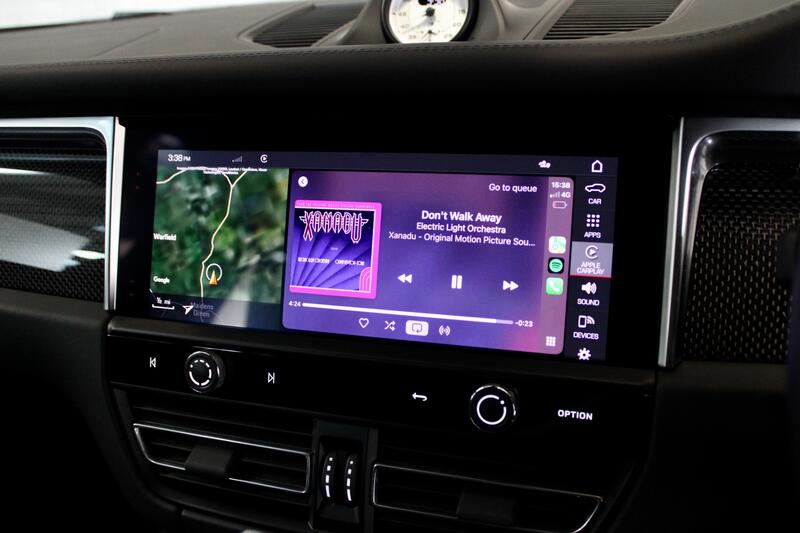 PORSCHE MACAN
