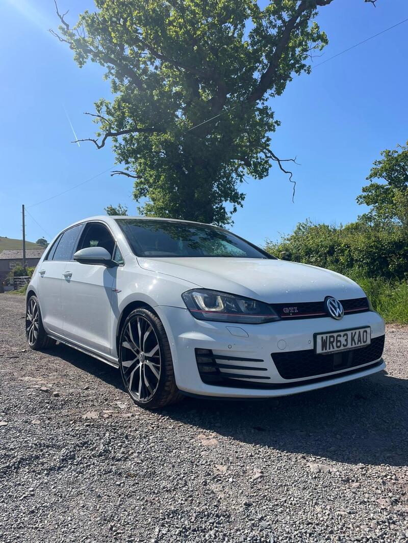 VOLKSWAGEN GOLF (2013)