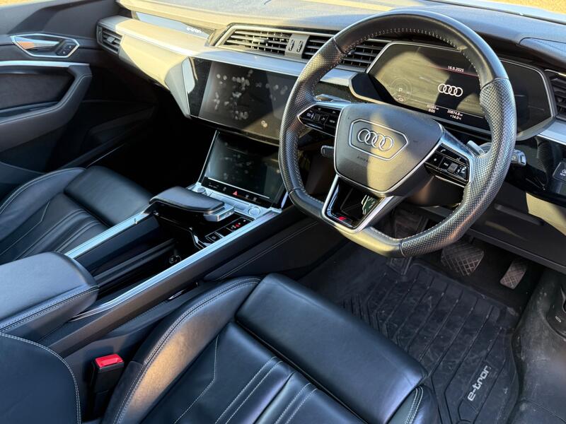 AUDI E-TRON